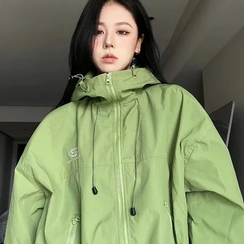 Нова яке с американски букви Y2K, дамски зелено яке с бродерия, улично функционално палто с качулка, ветрозащитная на горно облекло за алпинизъм
