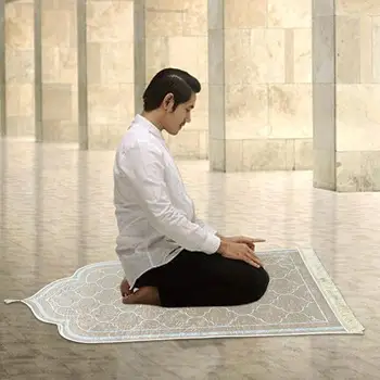 Молитвен подложка за мюсюлманския Рамадан, фланелевый килим за поклонение, килими за пода с отпечатан върху скута си, нескользящий мек преносим пътен молитвен мат Молитвен подложка за мюсюлманския Рамадан, фланелевый килим за поклонение, килими за пода с отпечатан върху скута си, нескользящий мек преносим пътен молитвен мат 1